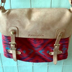 Super dope Pendleton crossbody messenger bag 🤤